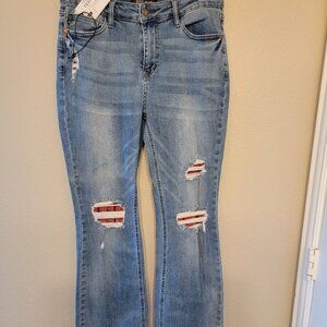Judy Blue Mid Rise Distressed Boot Cut 13/31